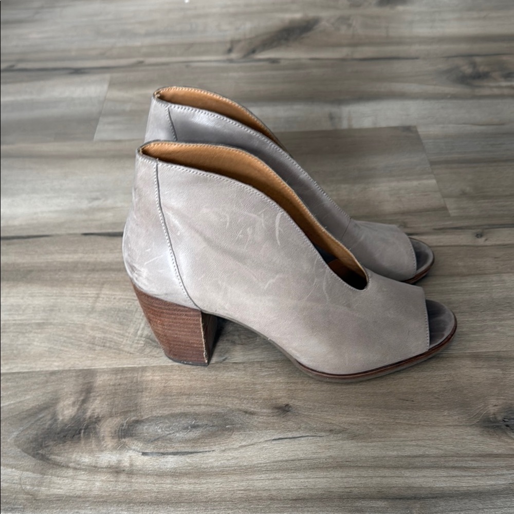 Lucky Brand Gray Peep-Toe Heels